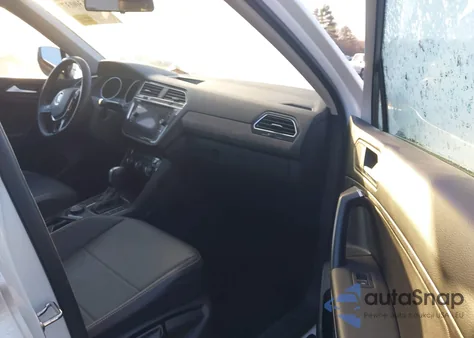 2021 Volkswagen Tiguan 2.0T Se/2.0T Se R-Line Black/2.0T Sel z USA, uszkodzony, nr VIN 3VV2B7AX3MM118247